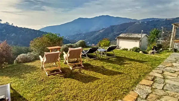 Panorama mozzafiato dal giardino della struttura