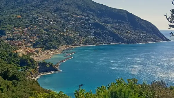 Vista su Moneglia durante la salita