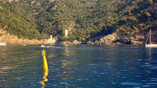 San Fruttuoso visto dal mare