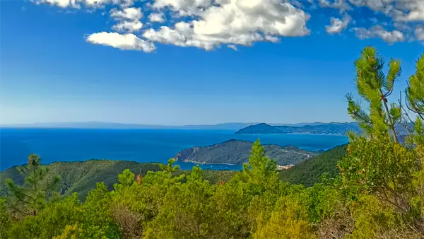 Vista verso Portofino e la riviera di ponente